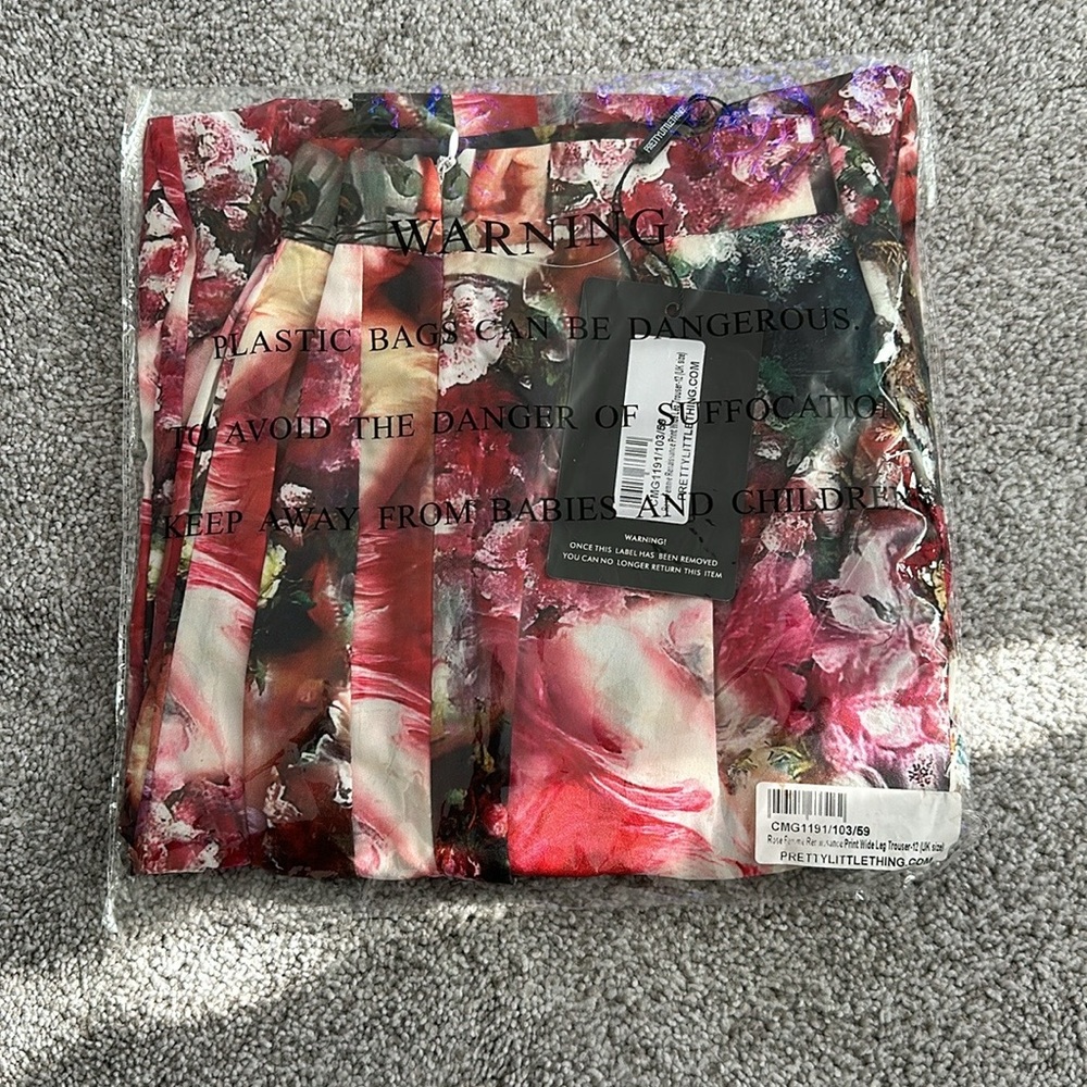 PrettyLittle Thing Renaissance pants. - Picture 2 of 2